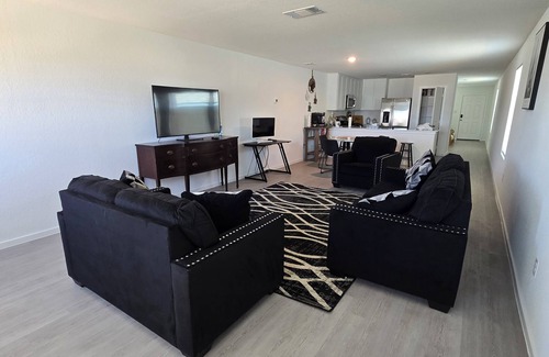 San Antonio House | New 4-bedroom house. Located just outside 1604. West side of San Antonio