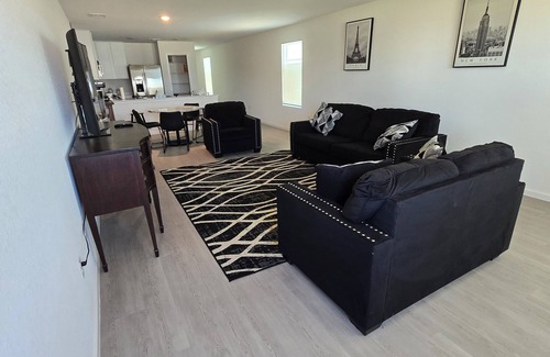 San Antonio House | New 4-bedroom house. Located just outside 1604. West side of San Antonio