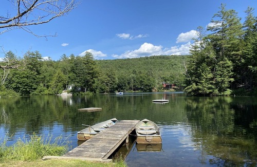 Ludlow House | New 4 Bedroom Lakefront House on Lake Pauline sleeps 8 -10 people