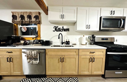 North Woodstock House | New 4BR Mtn Retreat w/Game Room, Fire Pit & Grill