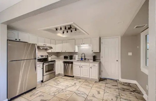 Lamar Heights Area House | New! 4BR Retreat | Ping-Pong | Marvel Kids Rm