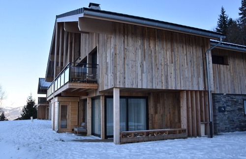 Montalbert Ski Chalet | New 5-bedroom chalet with sauna and parking, ski-in/ski-out