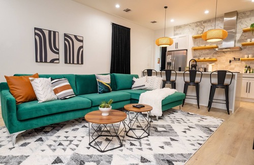 Tulane - Gravier House | New 5 bedroom 3 1/2 bathroom near bourbon St, walking distance Caesar Superdome