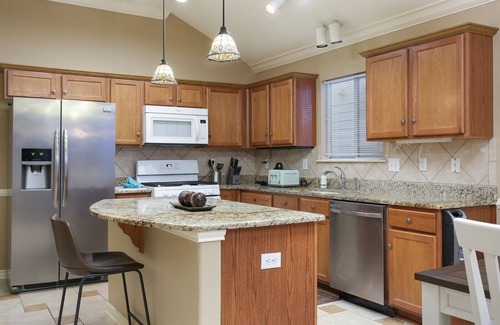 Woodridge House | NEW | 5★ Location and GATED | Clean and Luxurious