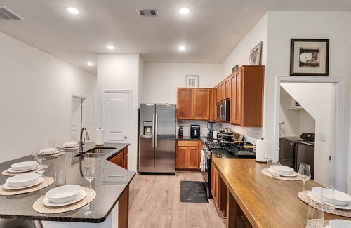 Richwood House | New 5BR Luxury · Sleeps 10 · Lake Jackson