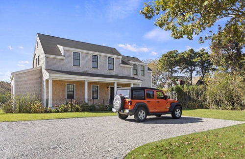 Nantucket House | NEW 6-bd home - heated POOL & JEEP. Surfside/south of town