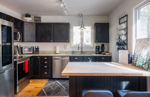 Massanutten House | New 6 bedroom Massanutten home with 3 king beds steps from all the attractions