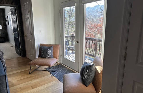 Massanutten House | New 6 bedroom Massanutten home with 3 king beds steps from all the attractions