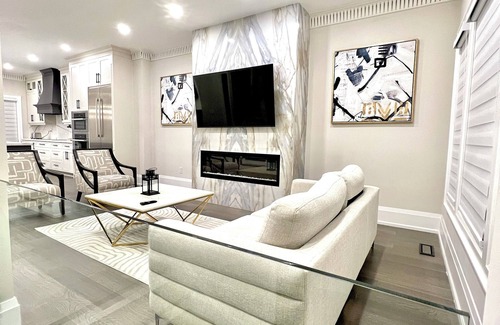 Midtown Toronto House | *NEW* 6 BR Luxury Stay Steps Away from Yorkville
