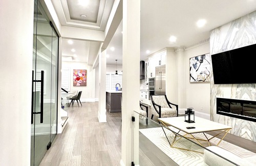 Midtown Toronto House | *NEW* 6 BR Luxury Stay Steps Away from Yorkville