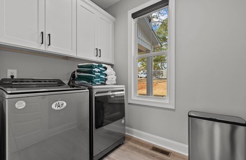 Pinehurst House | NEW 6BR 4BA w/Golf Sim Hot Tub Sauna Game Room