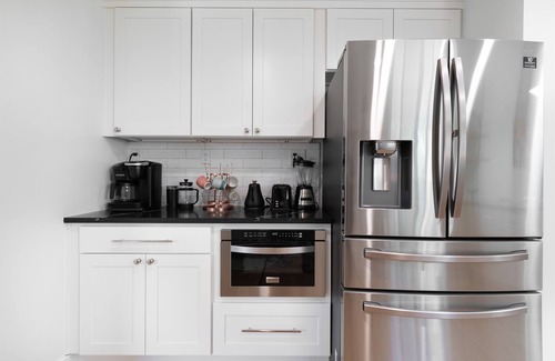 Shoreline House | NEW! AC & Single Level house| EV Charger, King Bed | Parking