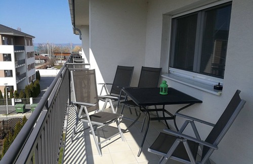Siofok Aranypart Apartment | New apartment on the Goldufer with pool, Wylan, sauna in central location, Balaton 70m