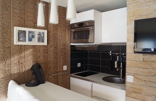 Les Menuires Apartment | New apartment renovated contemporary design on the track in 4-storey cottage
