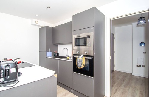 Bradford Apartment | New Apartment - Sleeps 4 - Parking - City Centre