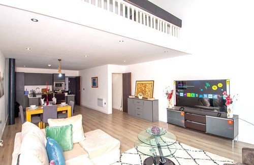 Bradford Apartment | New Apartment - Sleeps 4 - Parking - City Centre