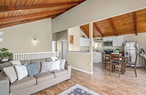 Oakhurst House | New! Arcade Games, Hot Tub, Fire Pit, BBQ, 3:2