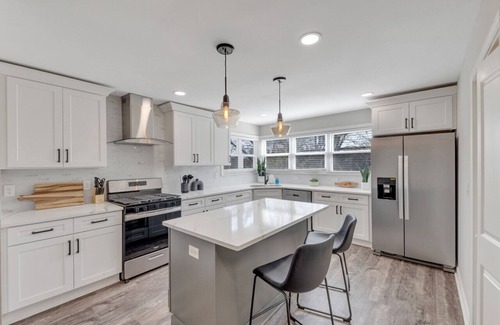 Marietta House | NEW - ATH - Marietta Square Area - 3BR - Fenced (Parkview)