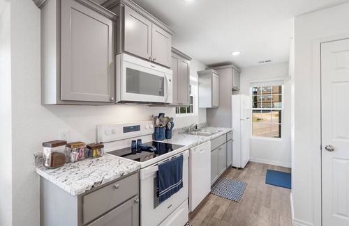 Indian Point Condo | New beautiful condo 2-king bedrooms 2-full baths sleeps 6-7 next to SDC