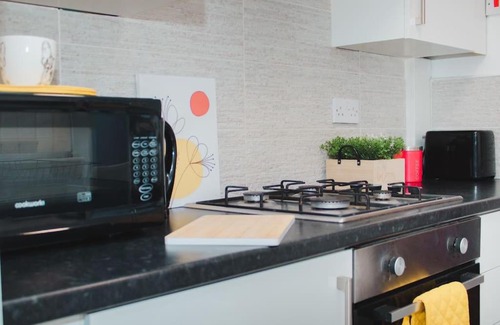 Liverpool House | NEW Blissful 3 BR Bright House near Centre.