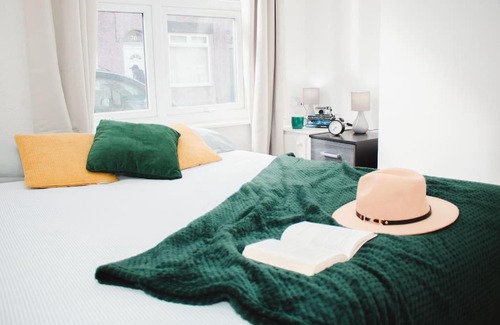 Liverpool House | NEW Blissful 3 BR Bright House near Centre.