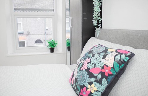 Liverpool House | NEW Blissful 3 BR Bright House near Centre.