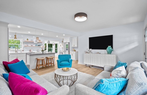 Wilmington House | NEW!Blue Pelican Getaway!Pet friendly, fenced in back yard! Sleeps 11 by beach!
