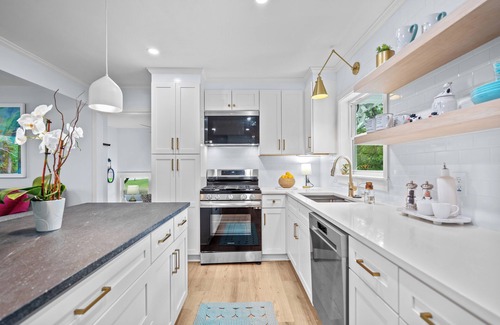Wilmington House | NEW!Blue Pelican Getaway!Pet friendly, fenced in back yard! Sleeps 11 by beach!