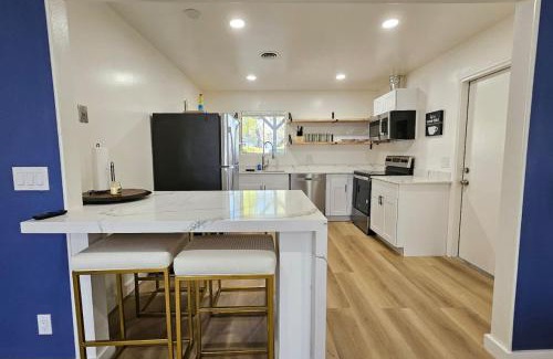 Glendale Apartment | New Blue&Pink Pool Centra PHX
