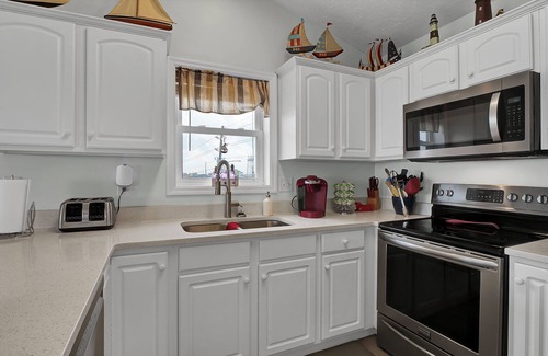 Surf City House | NEW! Boardwalk - Oceanfront Spa - Newly Remodeled, Best Location Walk everywhere