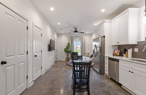 Lafayette House | NEW*Bourbon House*KING Bed*Luxury Amenities*WiFi