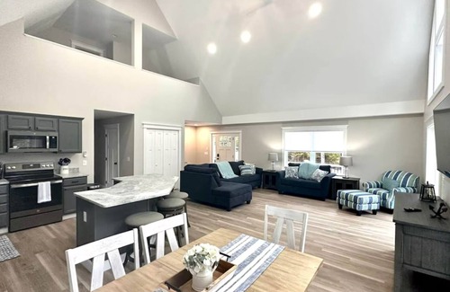 Steuben House | New Build 2023 Waterfront Home near Acadia with Hot Tub