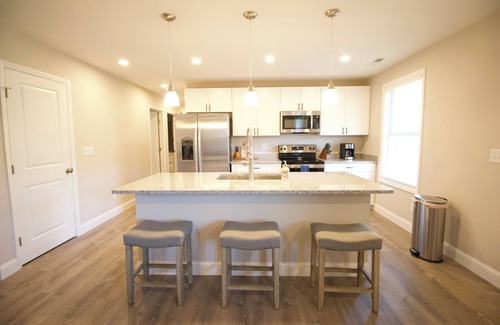 Weaverville House | New build 3 bedrm/2 bath house with mountain views, minutes to AVL