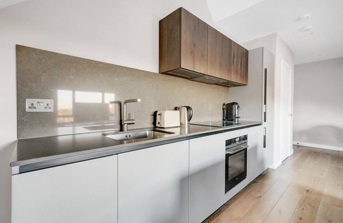 Highgate Apartment | New build Highgate 2BR, open plan with balcony near shops, by Blueground