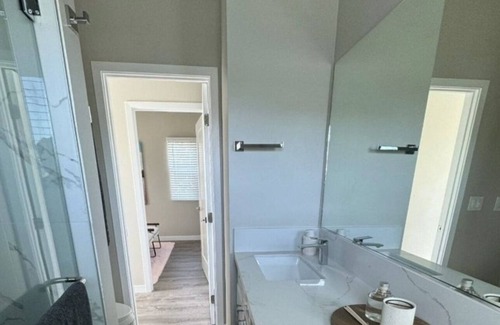 College East House | New Build Private 4 bedroom 2 Bath