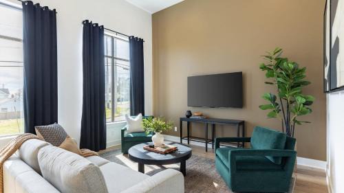 Nashville House | New Build Sleeps 12 2 Condos Modern Design Near Downtown Nashville