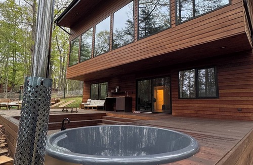 St Germain House | New build unique B Family At The Lake Cabin