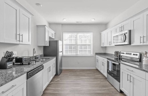 Durham House | New Built 3B Modern x Japandi Corporate Housingnn