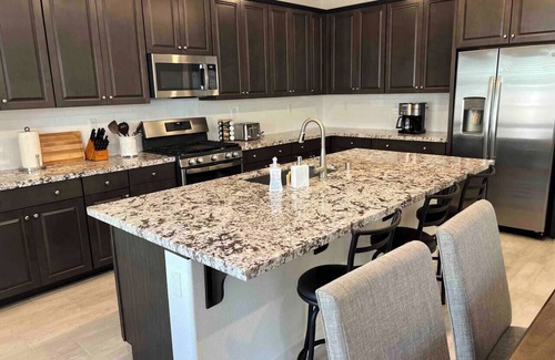 Roseville House | New built*corp/insurhousing*pet*close2shop*30+days