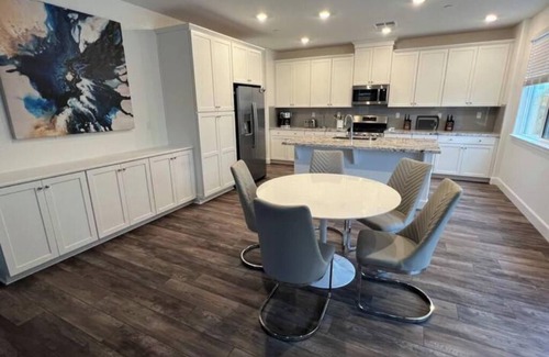 Roseville House | New Built pet corp/insurance Housing 24/7 access: ATTN: ALL new furniture by 7/3