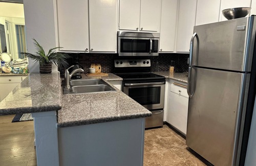 Pacific Beach Condo | NEW! Charming 1-bedroom condo in welcoming San Diego with fitness room, WiFi