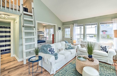 Birch Bay Cottage | NEW! Charming Cottage w/ Deck: Steps to Birch Bay!