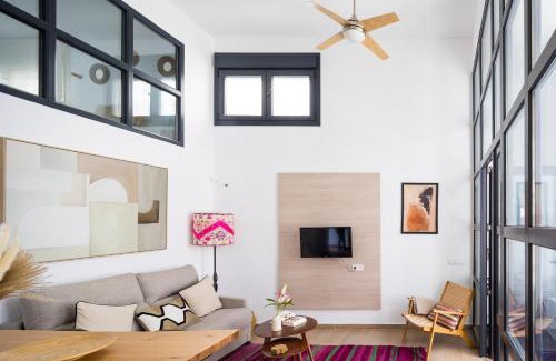 San Gil Apartment | NEW Charming Duplex With Private Patio