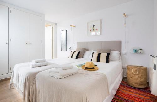 San Gil Apartment | NEW Charming Duplex With Private Patio