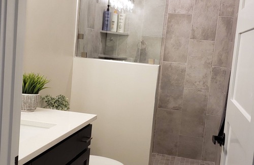Hurricane Apartment | New, Clean, Comfy & Convenient!