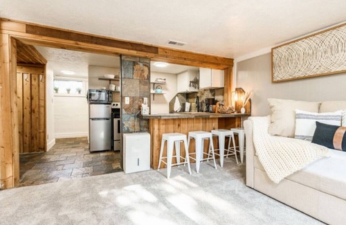 Veterans Park House | *NEW* Clean & Cozy Local Living-Walk to River/Lake