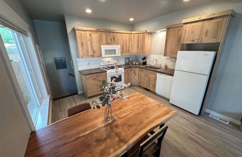 Ogden House | New, Clean & Modern - Wasatch Mountain Escape