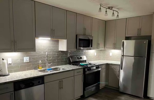 Cross Creek House | New clean spacious townhome in central ATL, family friendly neighborhood