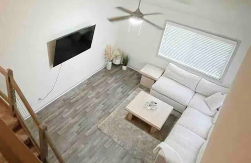 Cross Creek House | New clean spacious townhome in central ATL, family friendly neighborhood