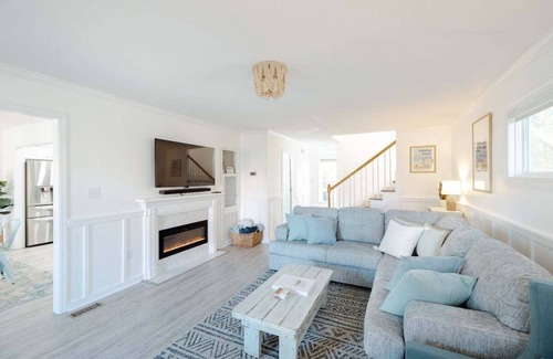 North Carolina Coast House | New! Close to Beach w Hot Tub!